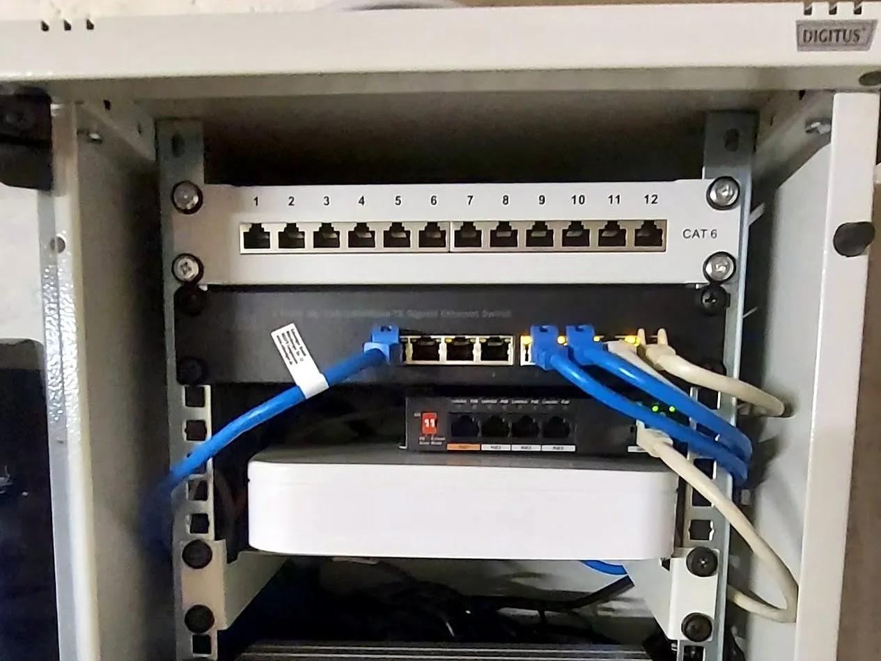 Gateway und Netzwerkverteilung in einem Technikverteiler